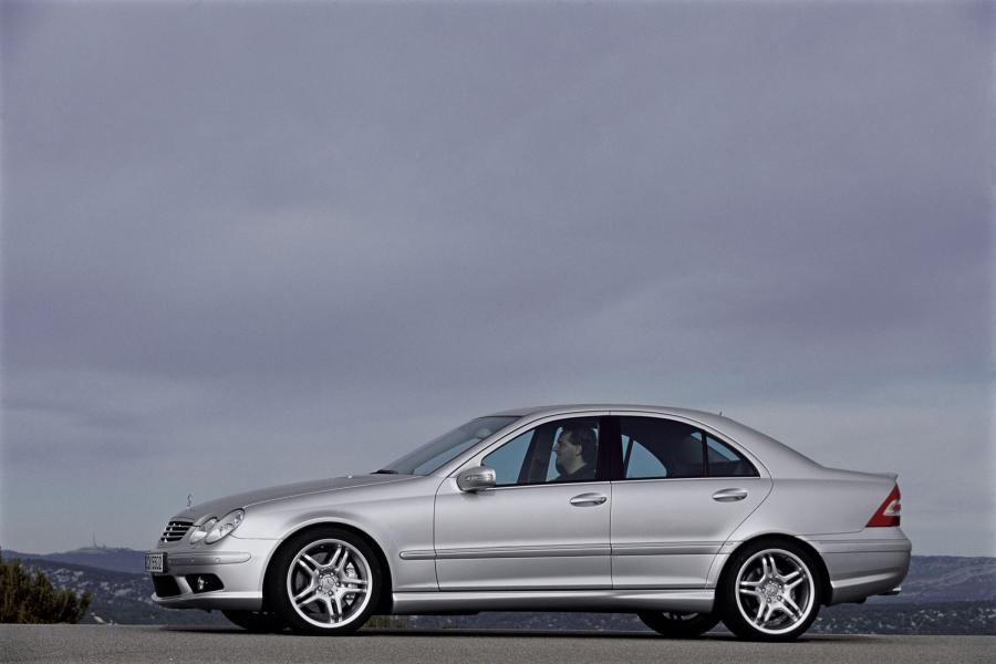  Mercedes-Benz C55 AMG 2005 года  (фото 34 из 37)
